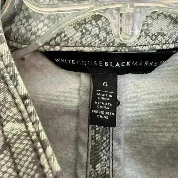 White House Black Market Snake jean jacket- size 6 - Picture 4 of 6